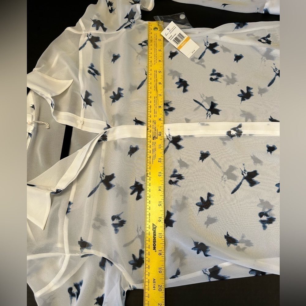 Two by Vince Camuto sheer long sleeve bird‎ print button down shirt. Sz-S NWT Z5 - Picture 5 of 11